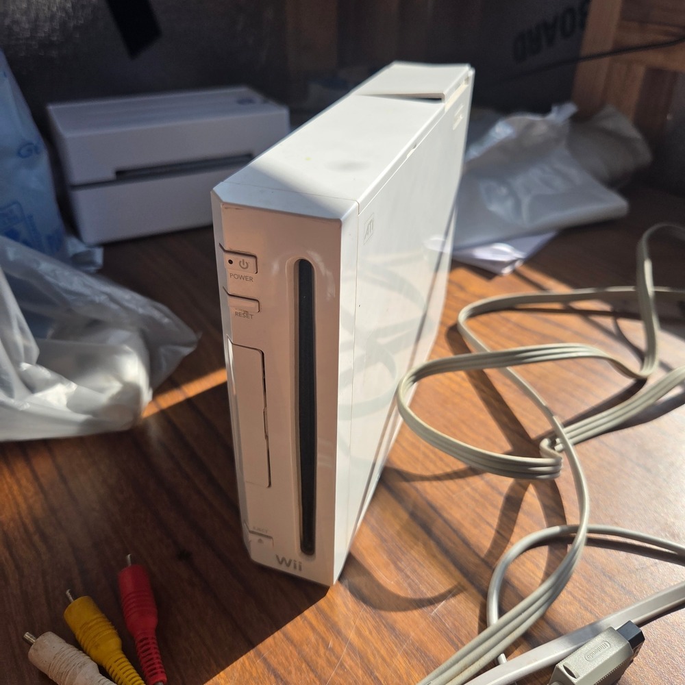 Nintendo Wii Console White RVL-001(USA) with Cords Parts Repair